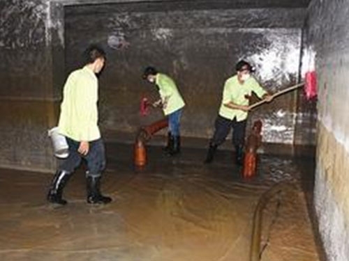 天心区水池清理中