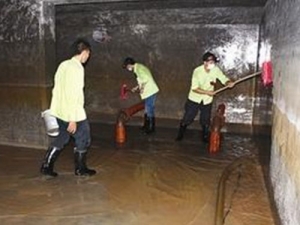 水池清理中